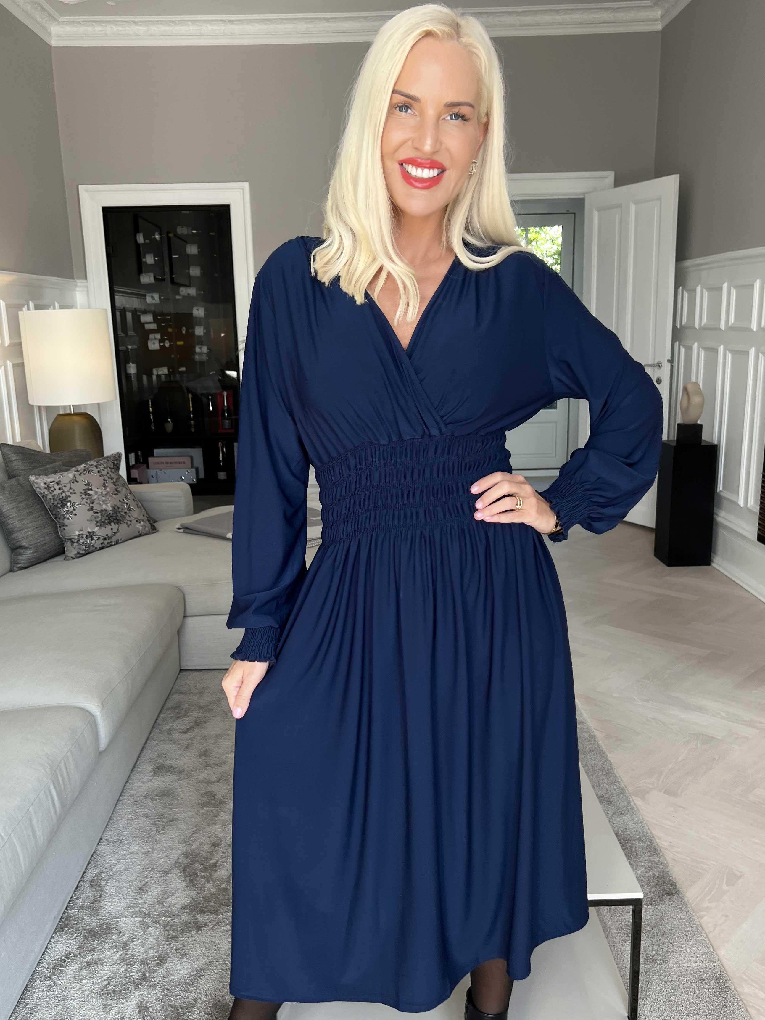 Pams Plain Midi L/S - Elastisk kjole med smock og lange ærmer